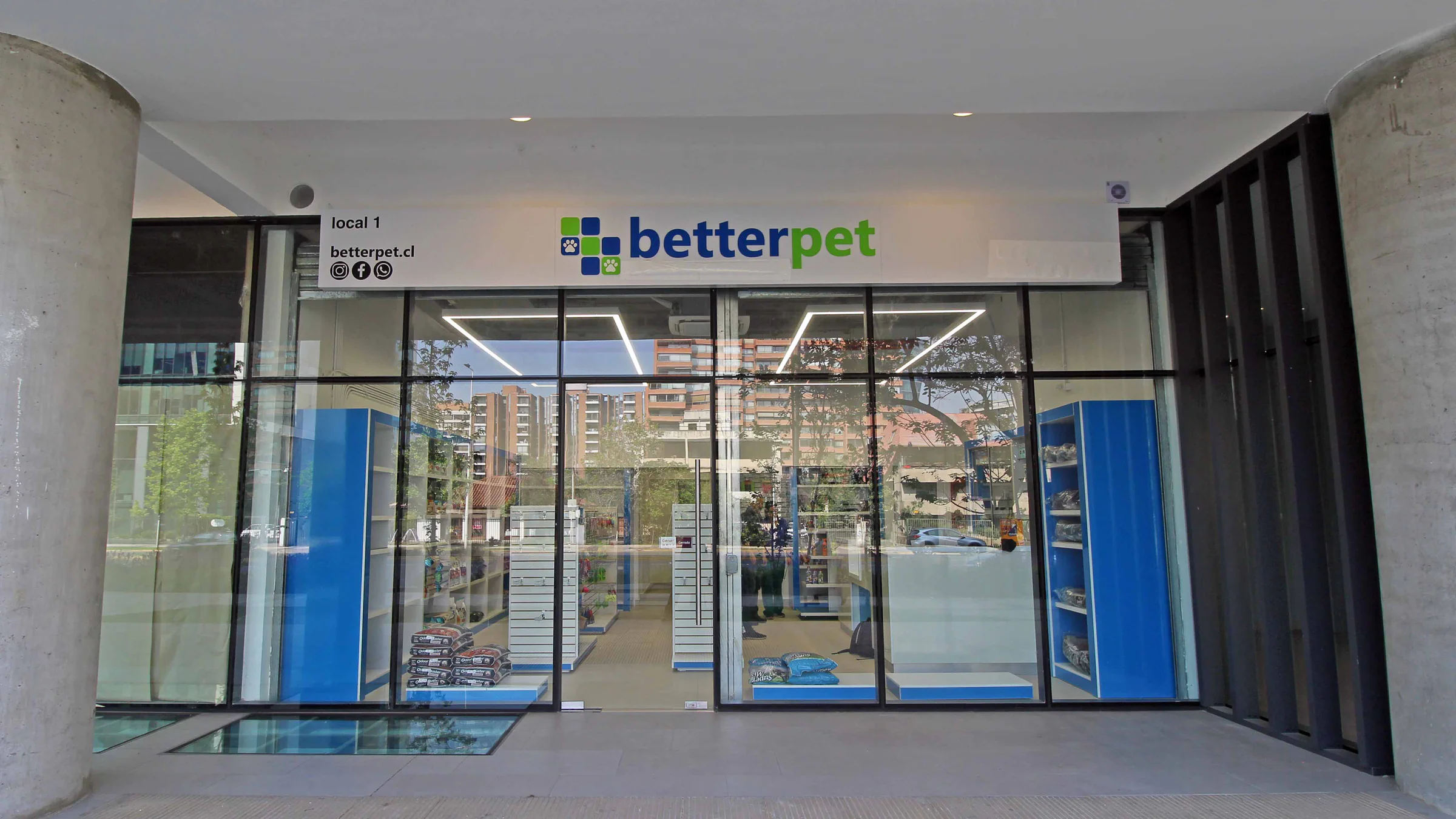 Acceso a clínica y tienda veterinaria Betterpet