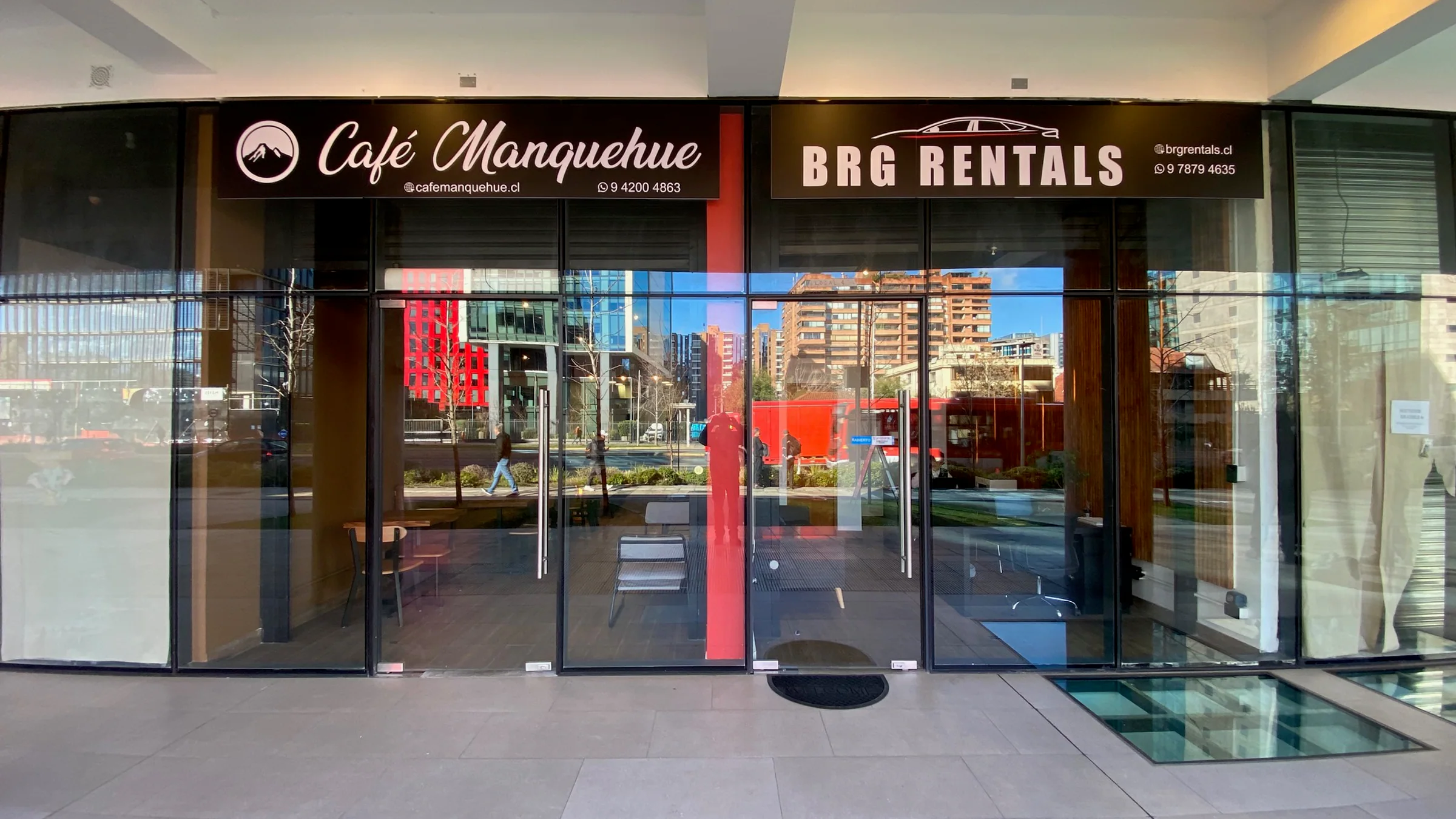 Acceso comercial a Café Manquehue y servicio de rent a car