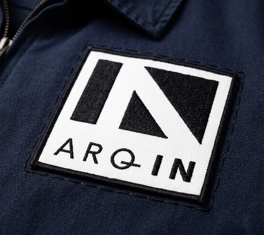 Parche bordado con el logotipo de ARQ-IN